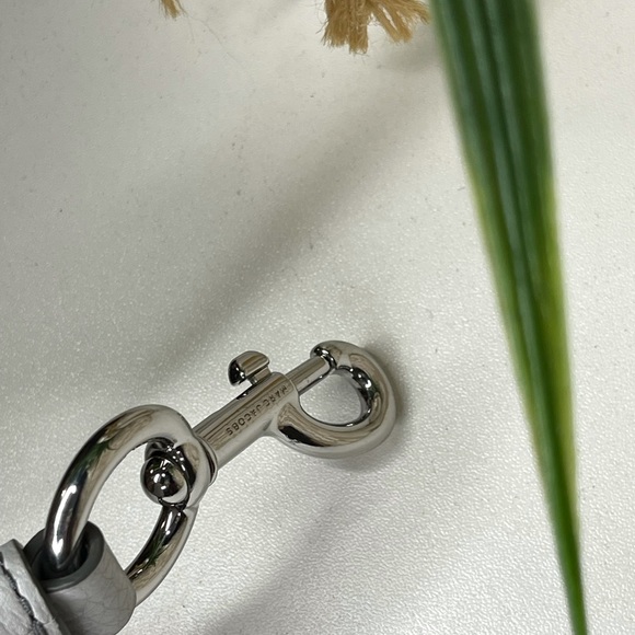 MARC Jacobs🍂🍁nude leather strap silver  hardware new - Picture 13 of 13